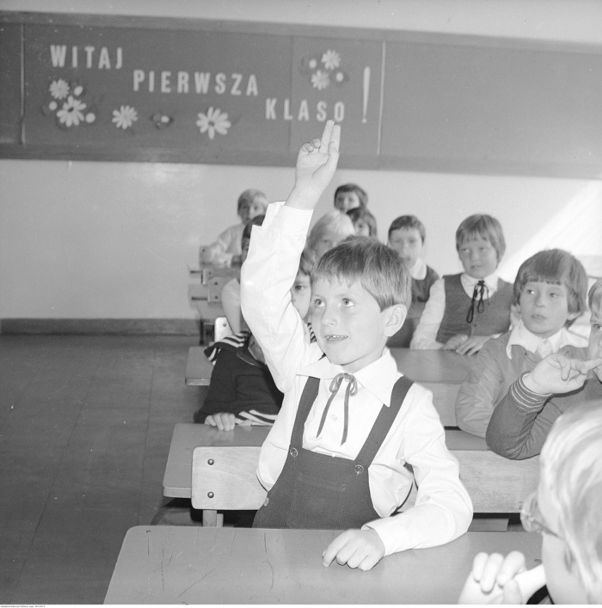 Szkoła w latach PRL. Wtedy tak wyglądali uczniowie [ZDJĘCIA]