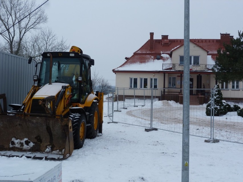 Rozpoczęły się prace budowlane przy rozbudowie szkoły w Rudzie Strawczyńskiej. Koszt inwestycji to blisko 4 miliony złotych