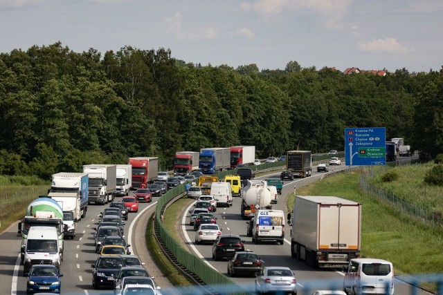 GDDKiA planuje m.in. poszerzenie 17 kilometrów autostrady A4 i 3 kilometrów drogi ekspresowej S52 o trzeci pas ruchu