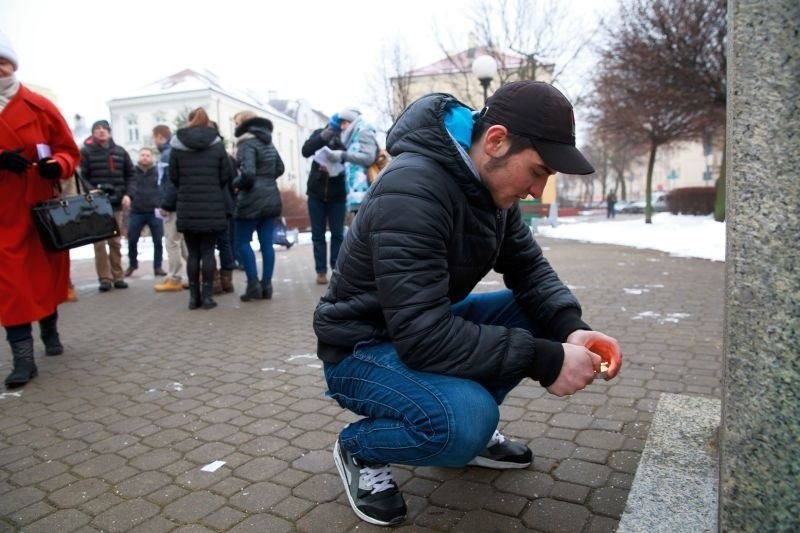Usłyszane w Białymstoku. Uczniowie V LO uczcili pamięć ofiar Holokaustu (zdjęcia)