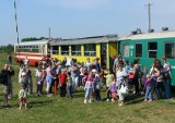 Wakacyjny ogród przygód w Umianowicach. Wspaniała zabawa edukacyjna przy zabytkowej stacyjce