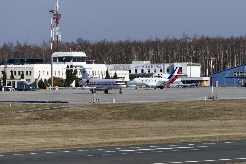 Z lewej niemiecki Bombardier Global 6000, z prawej francuski...