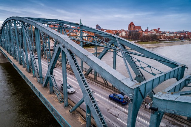 Remont mostu im. Piłsudskiego w Toruniu ma ruszyć wiosną 2020 roku. Nawierzchnia drogowa mostu ostatni remont przeszła w 1992 roku