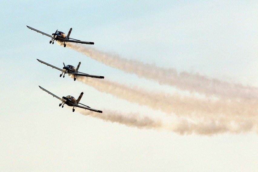 Air Festival Świdnik. Taniec Biało - Czerwonych Iskier na niebie [ZDJĘCIA, WIDEO]