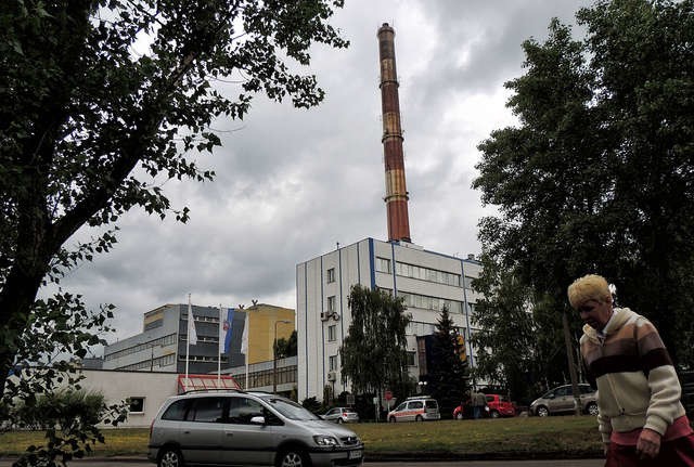 Komin Elektrociepłowni EC 1 przy ulicy Ceramicznej w Toruniu ma 225 metrów wysokości