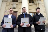 Lublin: działacze ugrupowania Młodzi dla Wolności przeciw darmowym przejazdom dla uczniów komunikacją miejską