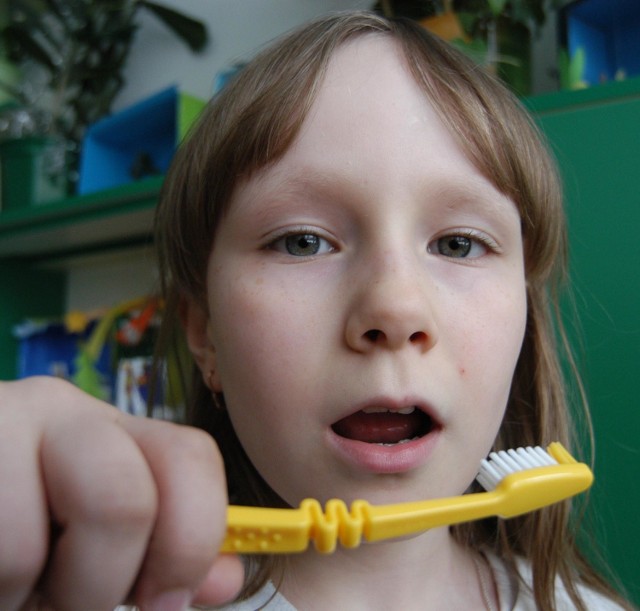 70 do 80 proc. dzieci ma próchnicę zębów.