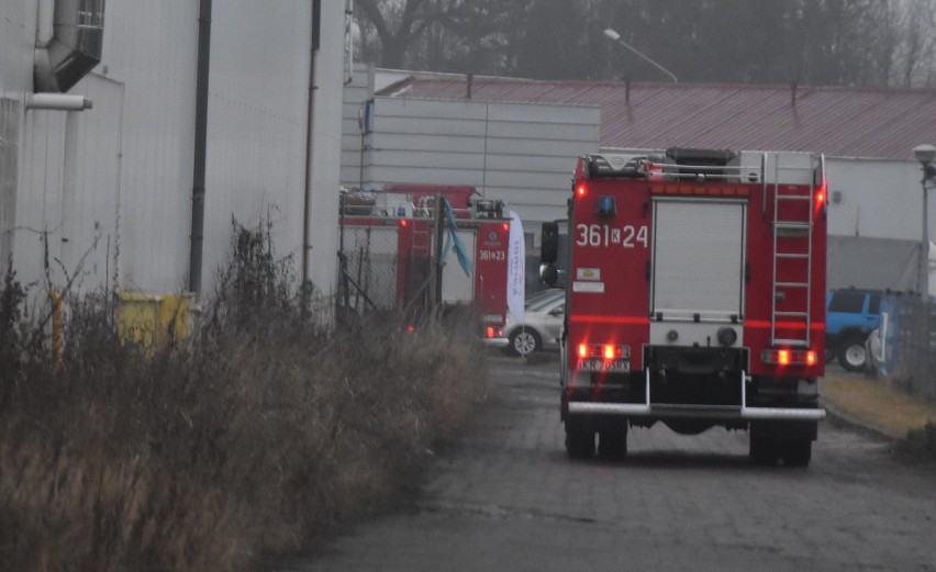 Akcja strażaków na ul. Tuchowskiej. Ktoś podpalił drzwi do mieszkania?