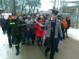 Tłumy na Drodze Krzyżowej na Święty Krzyż! Zima nie przestraszyła ludzi (video, zdjęcia)