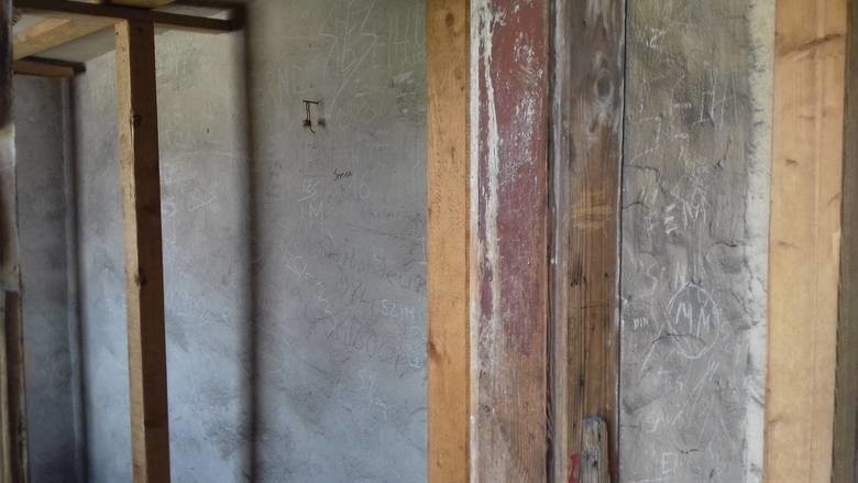 Oświęcim. Amerykanin skazany za uszkodzenie baraku na terenie Birkenau