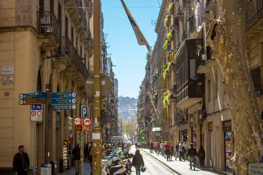 Barcelona ma problemy z kanalizacją. Przez to jej ulice i...