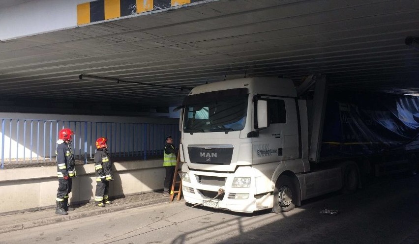 W wielu miejscach w Polsce, nie tylko w Łodzi, są wiadukty,...