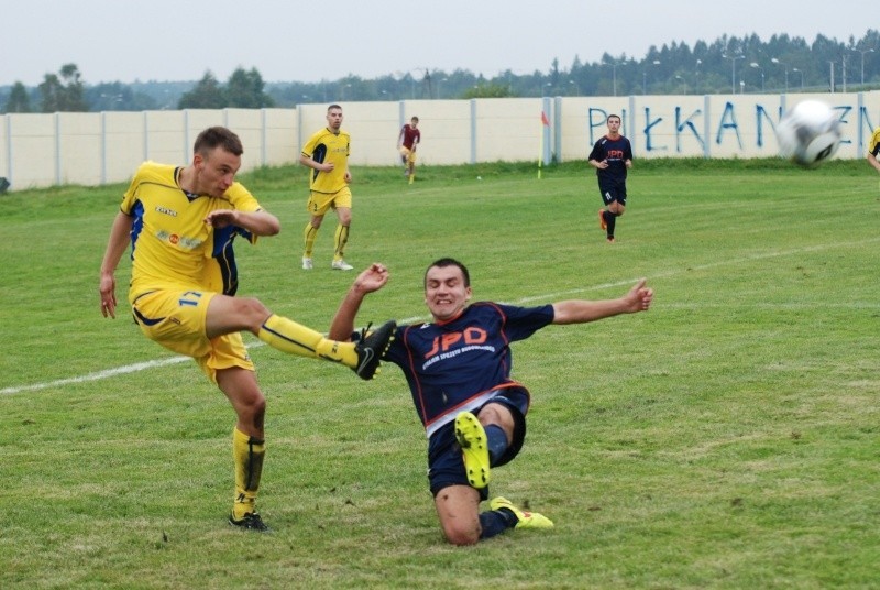 IV liga. Lubrzanka Kajetanów - Alit Ożarów 1:0