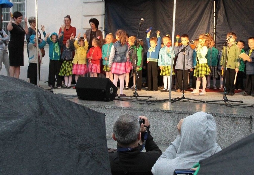 Muzyczne Fontanny- koncert na radomskim deptaku