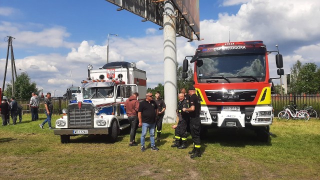 Piknik charytatywny dla Ewy trwa na placu przy Ochotniczej Straży Pożarnej w Wielogórze. Celem jest zbiórka pieniędzy dla chorej na białaczkę Ewy Nicewicz. Są atrakcje dla najmłodszych i tych starszych.