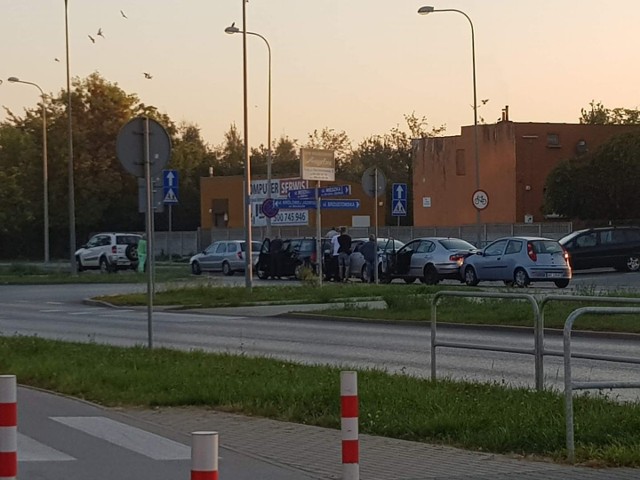 Na ulicy Mieszka I w Radomiu doszło do zderzenia pięciu pojazdów.