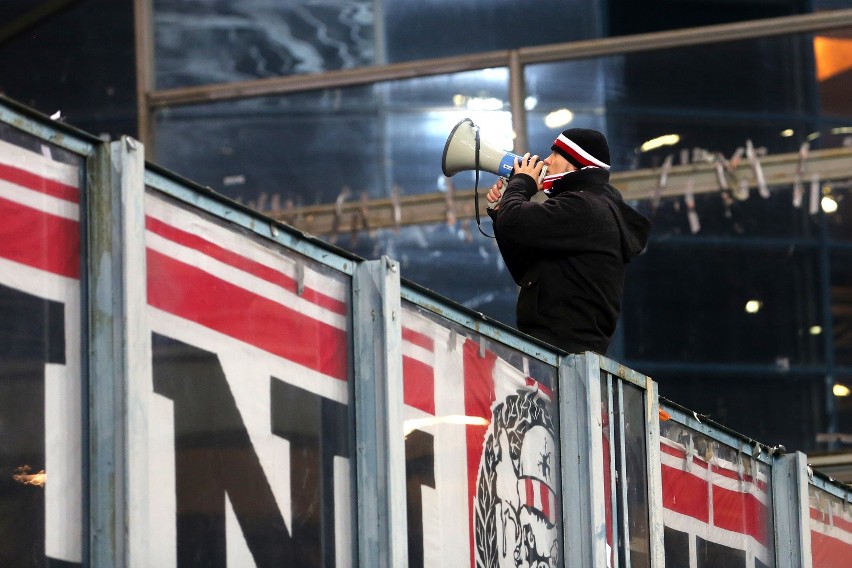 Wielkie Derby Krakowa. Oprawa kibiców "Białej Gwiazdy" i "Pasów" [ZDJĘCIA]