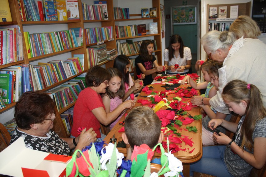 Sposób na wakacyjną nudę w Gminnych Bibliotekach Publicznych w Starej Wsi [ZDJĘCIA]