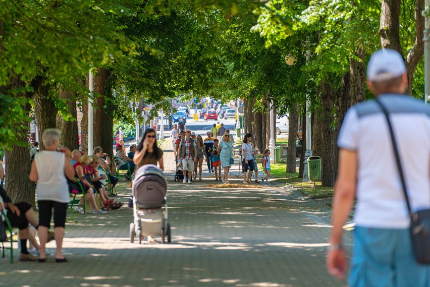 Krynica-Zdrój ma branie. Turyści chętnie spędzają wakacje w uzdrowisku [ZDJĘCIA]