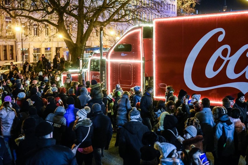 Ciężarówka Coca-Coli w Poznaniu w 2017 r.