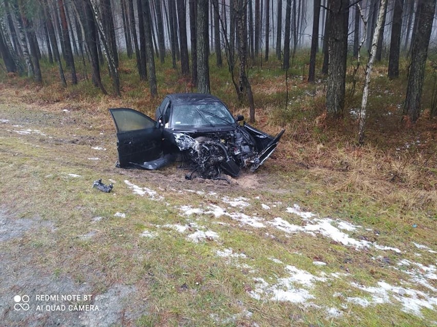 Powiat stalowowolski. Cztery osoby poszkodowane w czołowym zderzeniu dwóch samochodów. Dwie z nich trafiły do szpitala! (ZDJĘCIA)