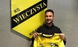 Wieczysta Kraków. Hiszpański boczny pomocnik, wychowanek Realu Betisu, Manuel Torres Jimenez w drużynie „Żółto-czarnych"