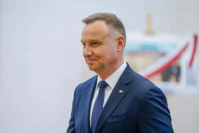 W sondażu z początku października najwięcej deklaracji zaufania - 51 proc. - uzyskał prezydent Andrzej Duda - to o 1 pkt proc. mniej niż przed miesiącem. Nieufność wobec Andrzeja Dudy wyraża - podobnie jak we wrześniu - 37 proc. badanych.