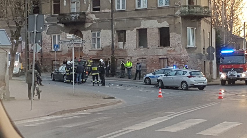 Kolizja w Grójcu. Dwa auta zderzyły się na ulicy Piotra Skargi. Sprawca ukarany mandatem