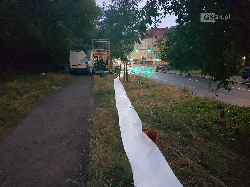 Widowiskowo naprawiają starą sieć kanalizacyjną w Szczecinie