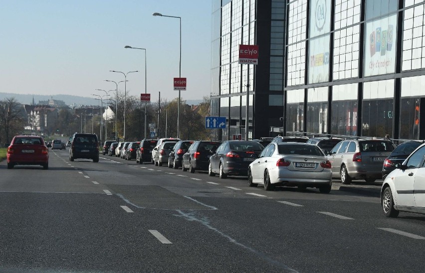 Handlowa niedziela w Świętokrzyskiem. Co się dzieje przy galeriach - Echo, Korona i innych? 