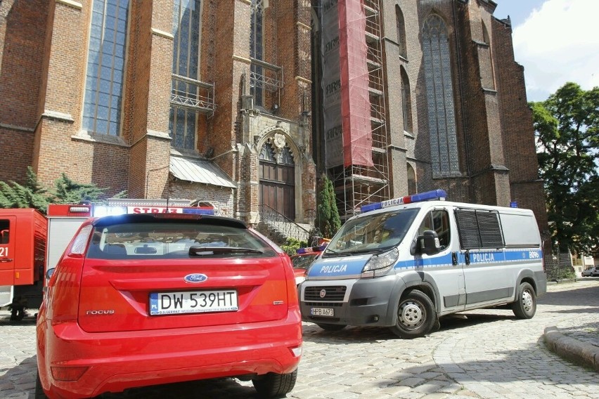 Wrocław: Mężczyzna spadł z rusztowania kościoła św. Krzyża. Nie żyje (ZDJĘCIA)