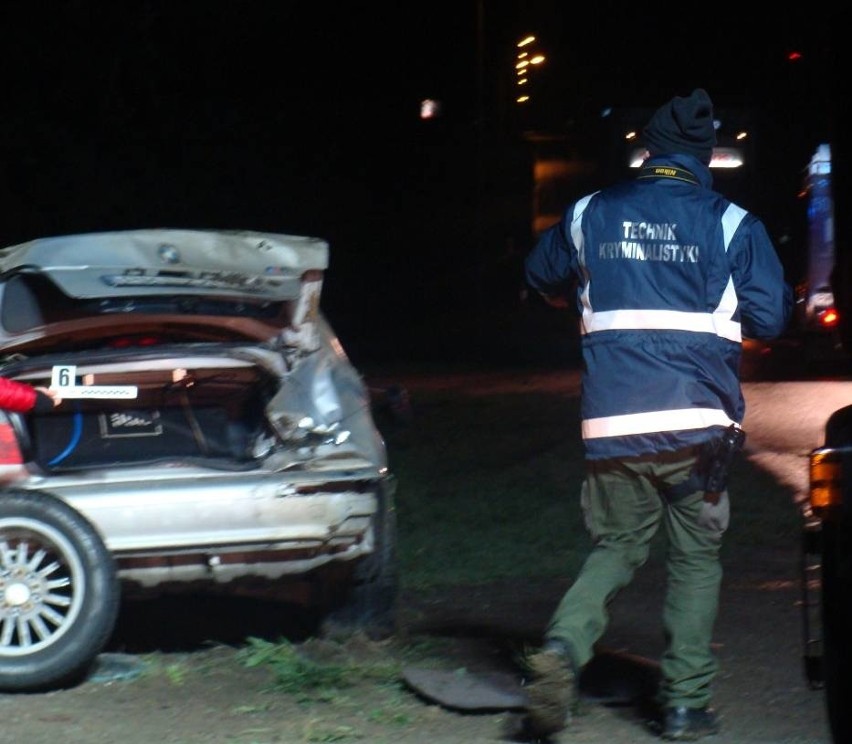 Tragiczne dachowanie bmw pod Międzychodem. Nie żyje kierowca [ZDJĘCIA]