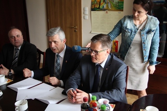 Antoni Pełkowski i prezes KRUS  Jacek Dubiński podpisali list intencyjny