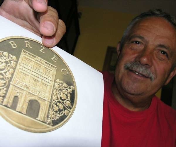 - Brzeska moneta jest piękna - mówi Tadeusz Sadowiński, kolekcjoner monet. - Na razie oglądamy ją tylko na zdjęciach w internecie.