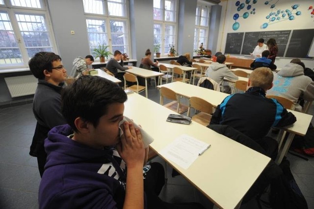 Zdziesiątkowana grypą klasa w gimnazjum nr 6 w Opolu. W innych szkołach jest podobnie.