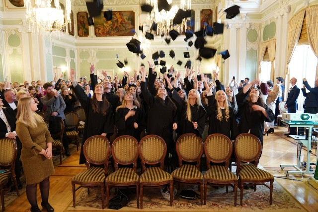 Wręczenie dyplomów odbyło się w środę w Auli Magna Pałacu Branickich