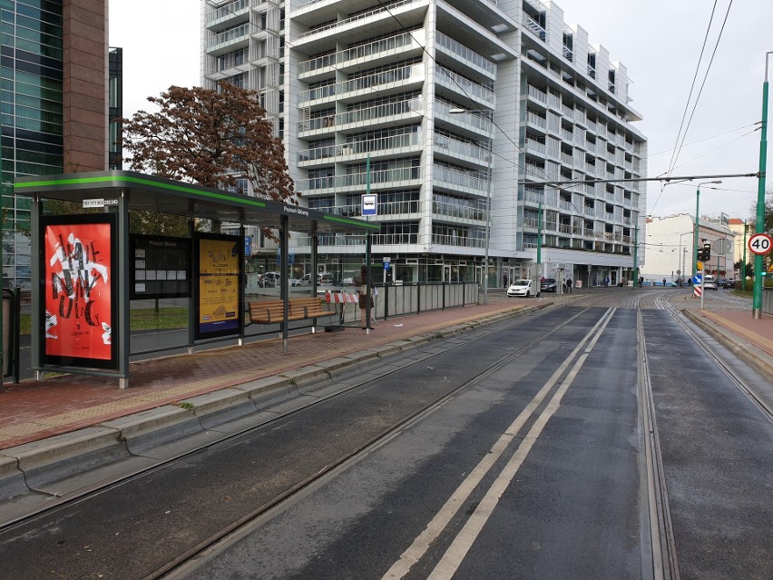 Nowe wiaty na poznańskich przystankach mają nowoczesny...