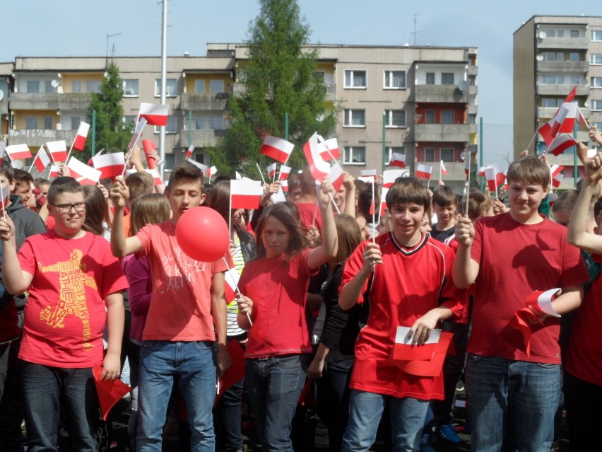 Żywa flaga w Piekarach Śląskich układana jest od 2010 roku....