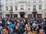 Derby Łodzi 2016. Protest kibiców Widzewa na Piotrkowskiej [ZDJĘCIA, FILM]