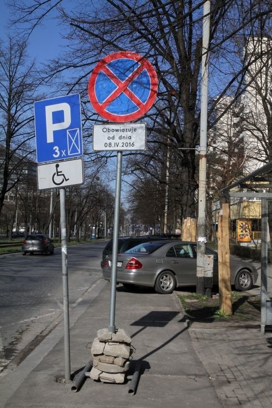 Koniec parkowania przy Powstańców Śląskich. Rada osiedla protestuje [LIST]