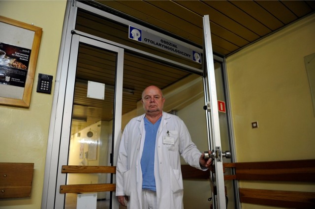 Dr Leszek Mostowski, ordynator laryngologii mówi, że oddział generuje nawet finansową nadwyżkę. Jednak urzędnicy liczą inaczej