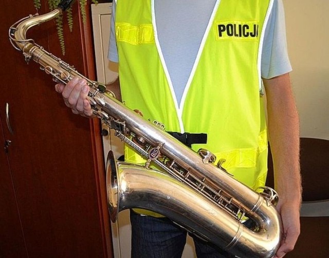 Odzyskany przez policjantów saksofon trafi do właściciela.