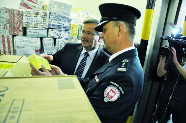 Marszałek Sejmu najpierw – jak powiedział – „załatwił po tej stronie granicy” sprawę umowy omałym ruchu granicznym, a potem na przejściu m.in. oglądał zarekwirowany przez celników przemyt