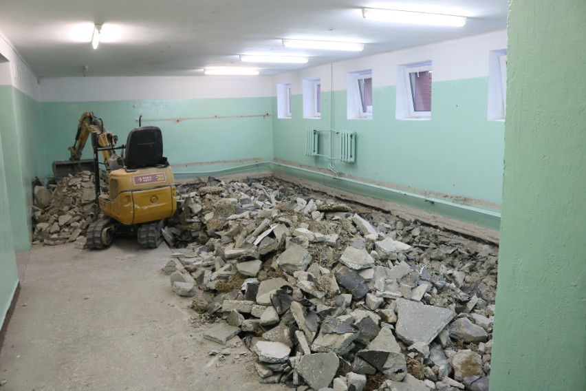Trwają prace remontowe w Zespole Szkół w Szumowie. Całkowity...