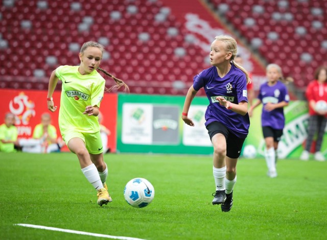 Beniaminek Krosno wygrał turniej "Z podwórka na stadion o Puchar Tymbarku", którego finał rozgrywany był na Stadionie Narodowym w Warszawie. Krośnianki okazały się najlepsze w kategorii U12 dziewcząt. W finale pokonały zespół z Katowic 1:0. Czytaj więcej...