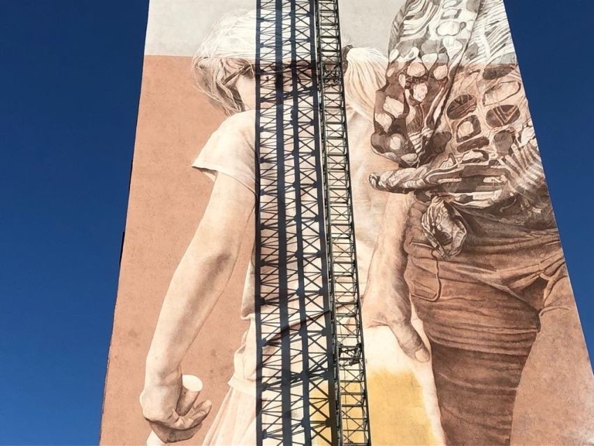 Guido van Helten, australijski artysta znany z projektów...