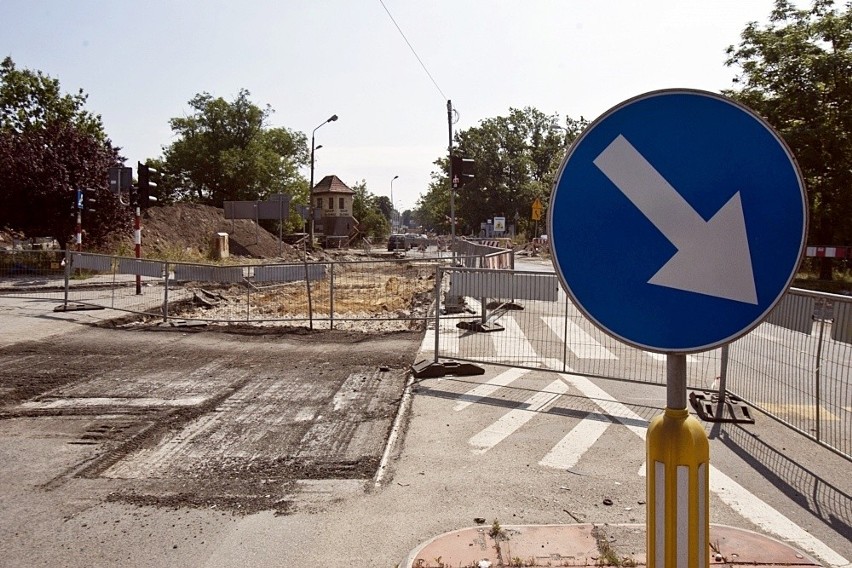 Wrocław: Trwa remont Zwycięskiej. Skanska chce zdążyć przed zimą (ZDJECIA)