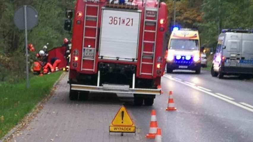 Tragiczny wypadek we Włocławku. Nie żyje kobieta kierująca toyotą [zdjęcia]