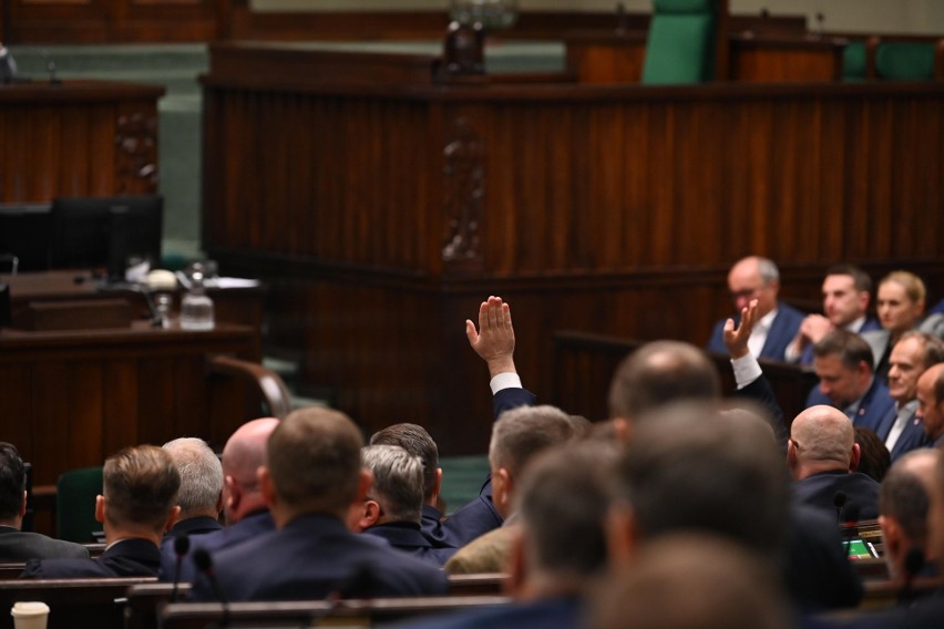 Sejm odwołał członków Państwowej Komisji do spraw badania...