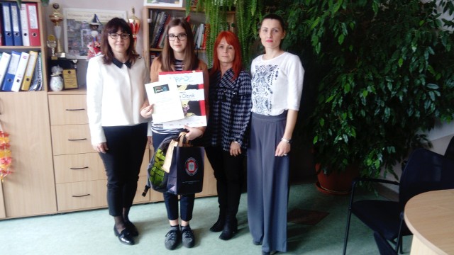 Wręczenie nagród, od lewej: Iwona Malinowska, Maria Olejnik, Renata Faluta-Kaszubowska i Agnieszka Kilińska-Piotrkowska.